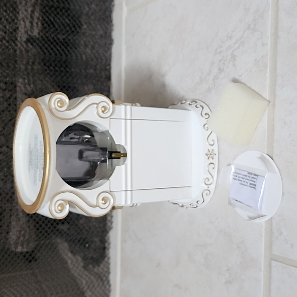 🕯BATH & BODY WORKS Christmas Candle Holder🕯 - Picture 9 of 10